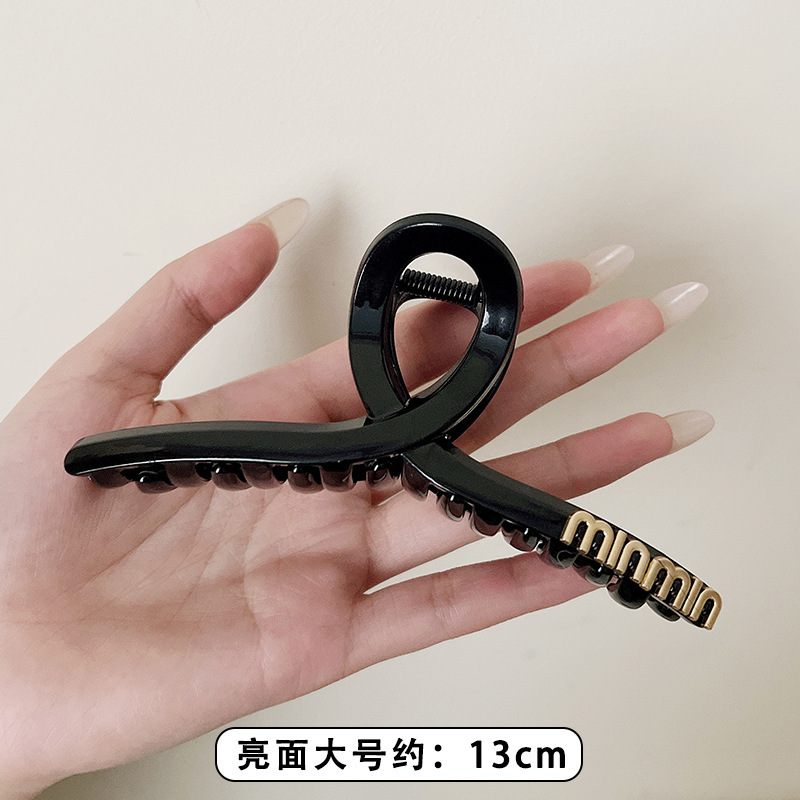 黒い髪のクリップの大きいサイズのシンプルなアルファベットのminヘアピンの女性の高級感の後頭部の髪のサメのクリップの頭飾り1