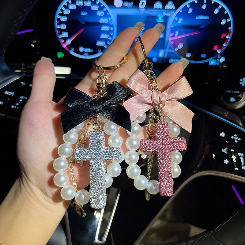 Nuevo arco de perlas de cerámica barro crucifijo llaves coreanas exquisitas llaves de automóviles colgantes bolsos colgantes