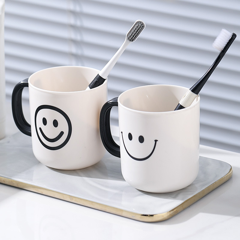 Sonriente taza de enjuague bucal en el viento pareja taza de enjuague encantador viento hogar taza de cepillo de dientes simple taza al por mayor