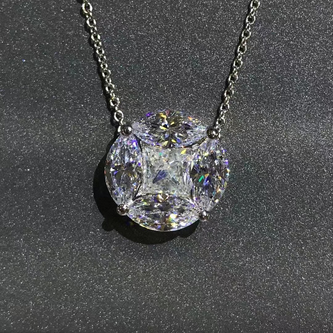 Princesa Fang ojo de caballo blanco alto carbono colgante de diamante S925 plateado cinco capas de platino de espesor incrustado 5 quilates de diamante de alto carbono