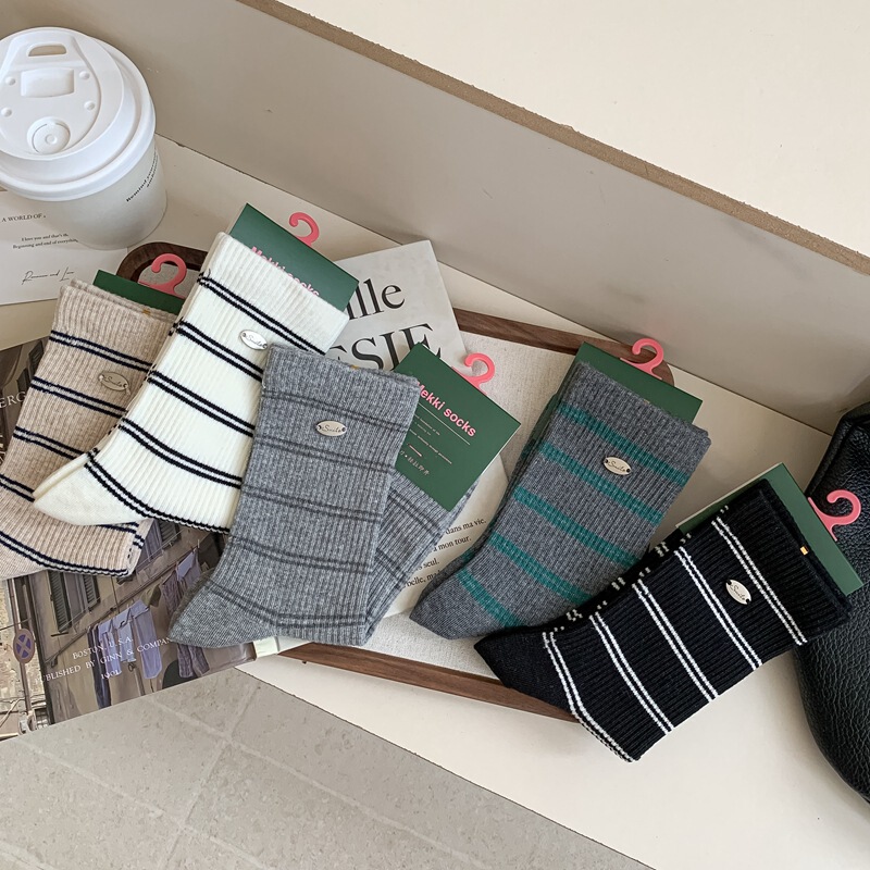 Early Autumn Striped Korean-Style Ins Socks with Decorative Buckle for Women, Sports Casual Mid-Calf Socks, Seamless Early Autumn Striped Korean-Style Ins Socks with Decorative Buckle for Women, Sports Casual Mid-Calf Socks, Seamless