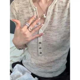 女式衬衫;女式针织衫;半身裙