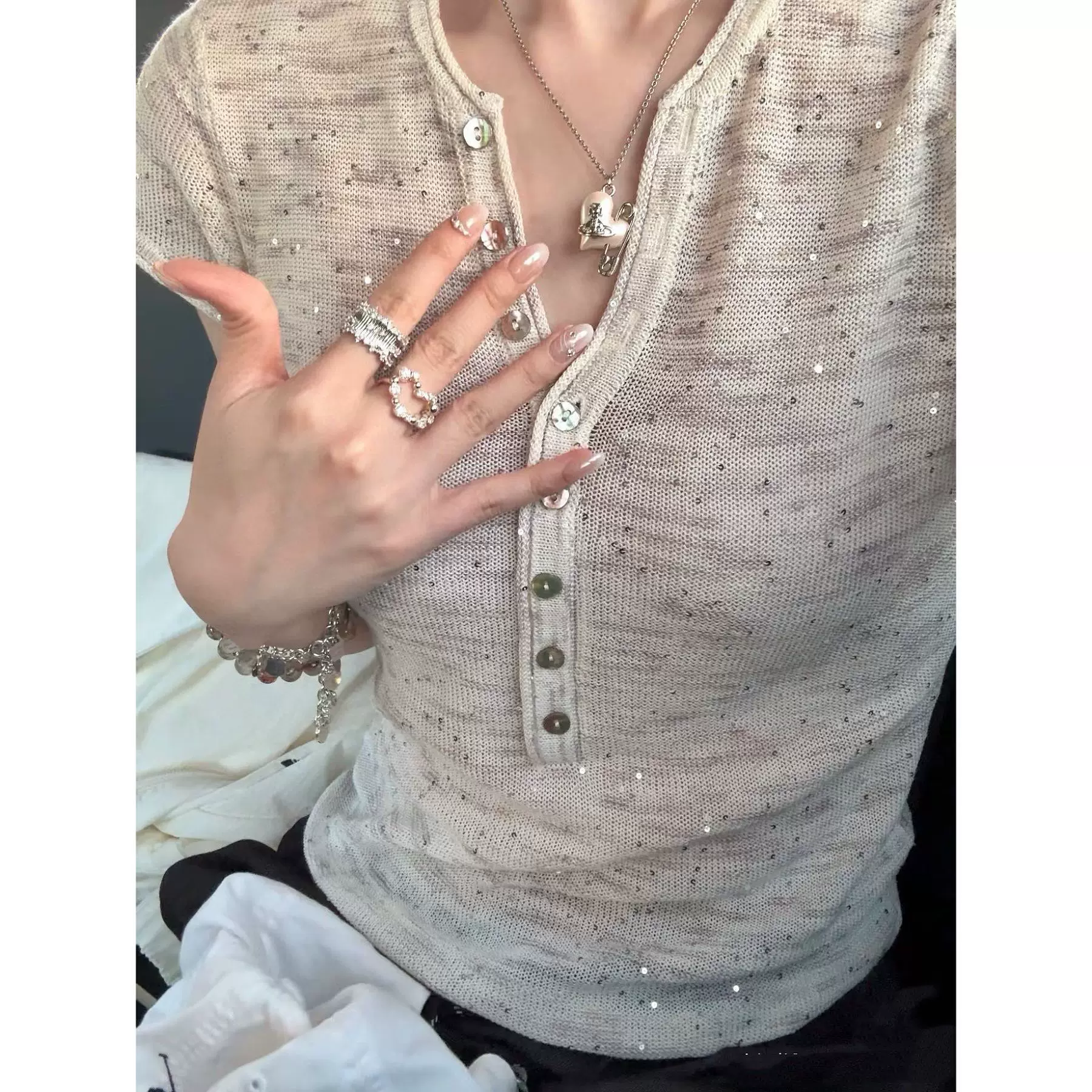 亚麻珠片上衣珠片亨利领针织衫2026新款收腰显瘦针织女士1244四媛