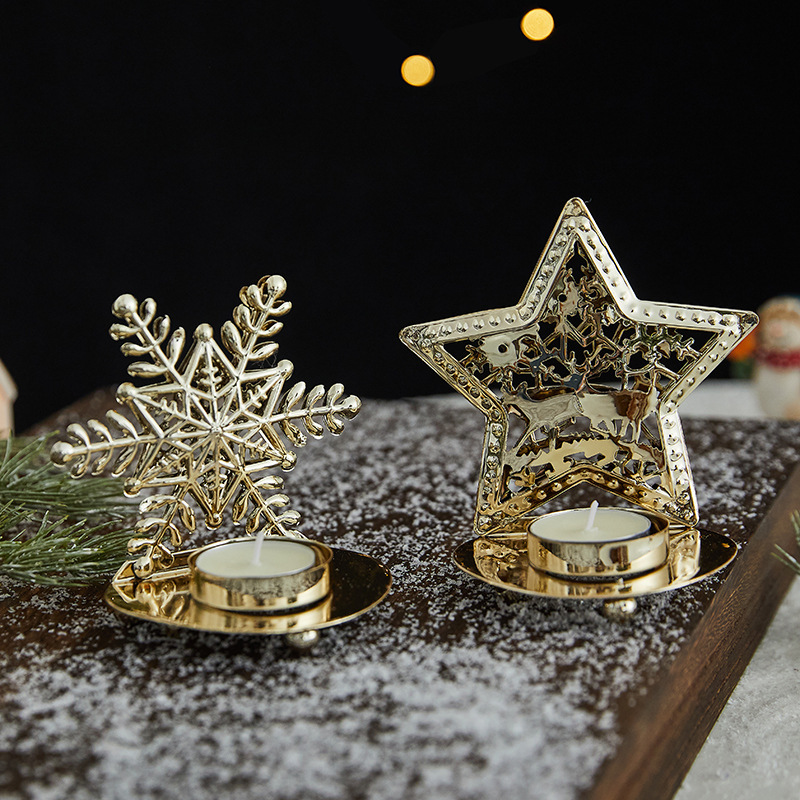 クリスマスの新しい金色の透かし彫りの鉄の芸のフランスのロマンチックなろうそくの台のデスクトップは祝日の雰囲気の道具の置物を飾ります。|undefined