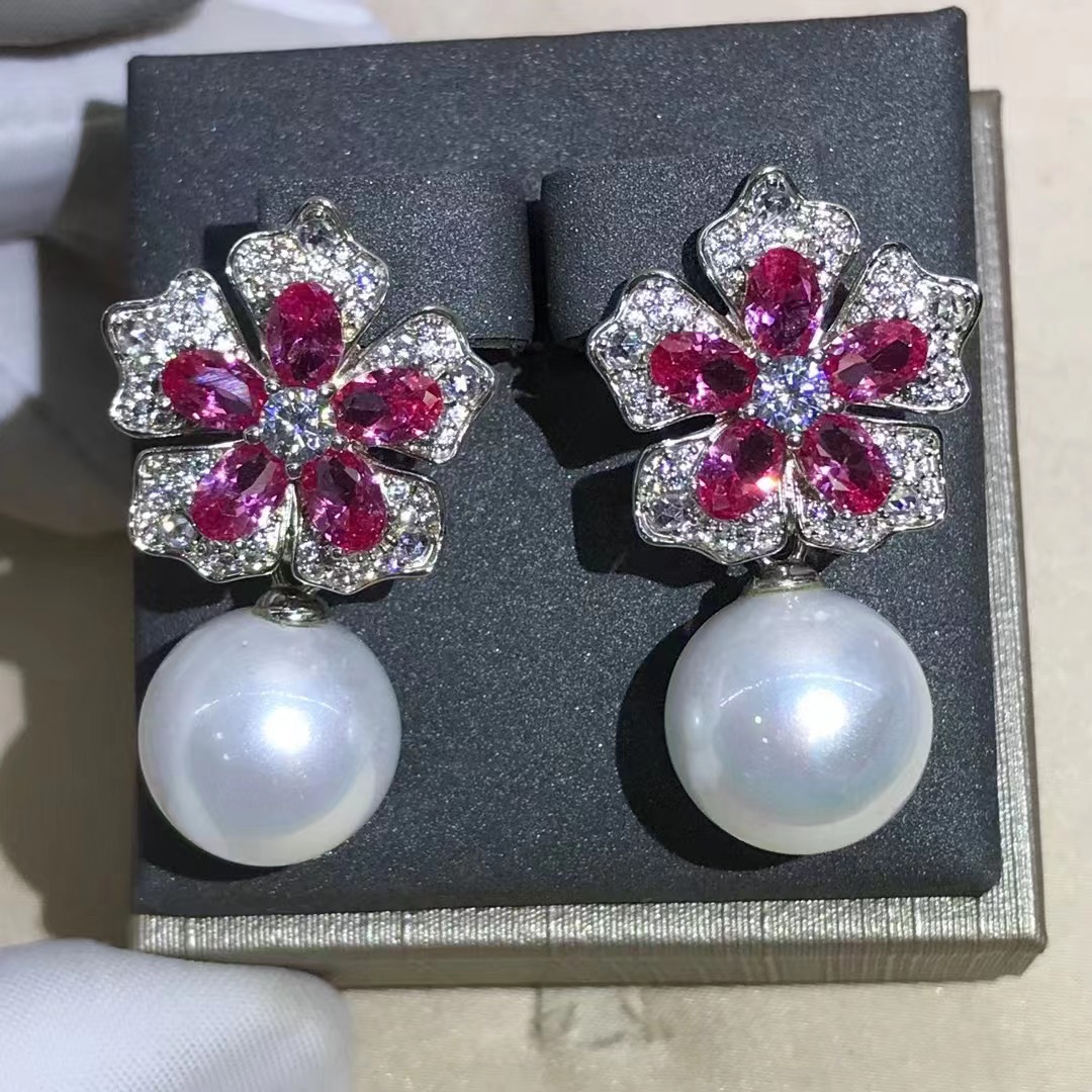 S925 Chapado en plata de cinco capas de espesor de platino con incrustaciones de conchas de perlas desmontables pendientes de zafiro de alta gama joyería de comercio exterior