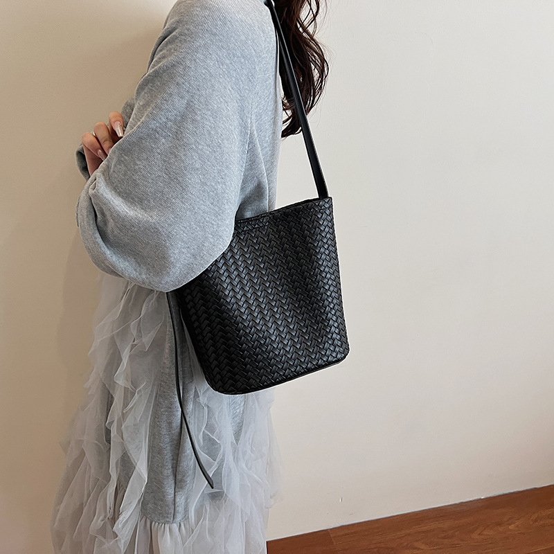 Bolso de cubo de textura transfronteriza 2025 verano nuevo bolso femenino retro tejido patrón bandolera moda niño-madre bandolera