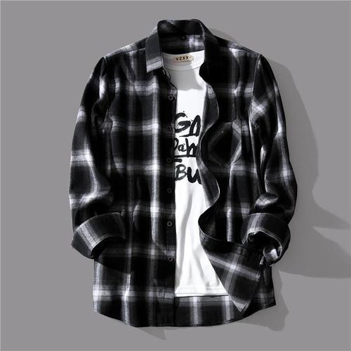 Autumn Japanese-style black-and-white plaid long-sleeve shirt for men—stylish, niche, retro Hong Kong-inspired loose-fit shirt that pairs effortlessly with any outfit.