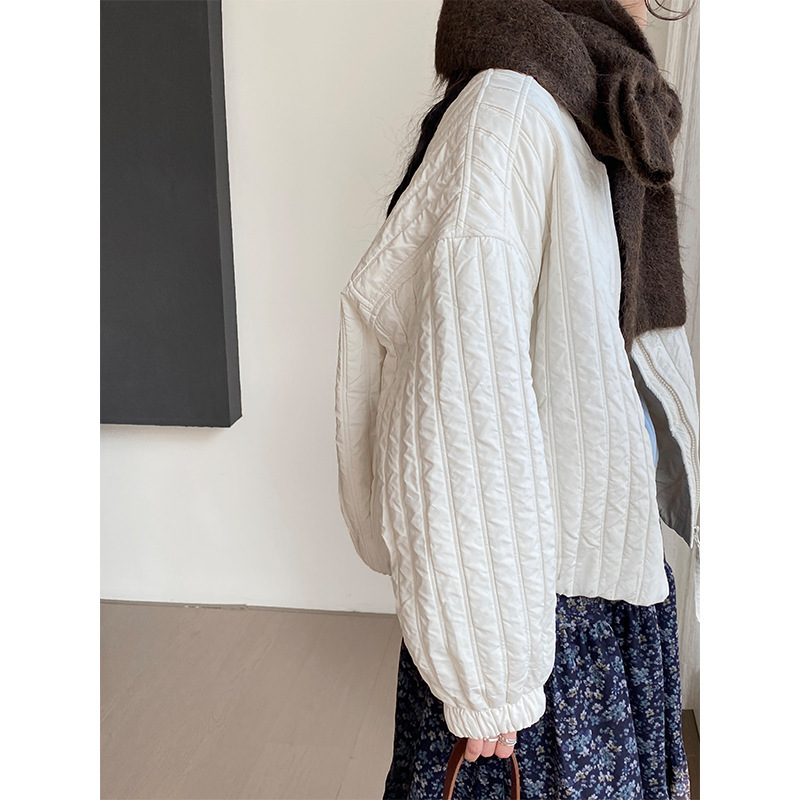 So Lightweight Small Heater Korean Crewneck Vertical Strip Quilted Line Design Quilted Jacket Cotton-padded Jacket Women's 5006 So Lightweight Small Heater Korean Crewneck Vertical Strip Quilted Line Design Quilted Jacket Cotton-padded Jacket Women's 5006