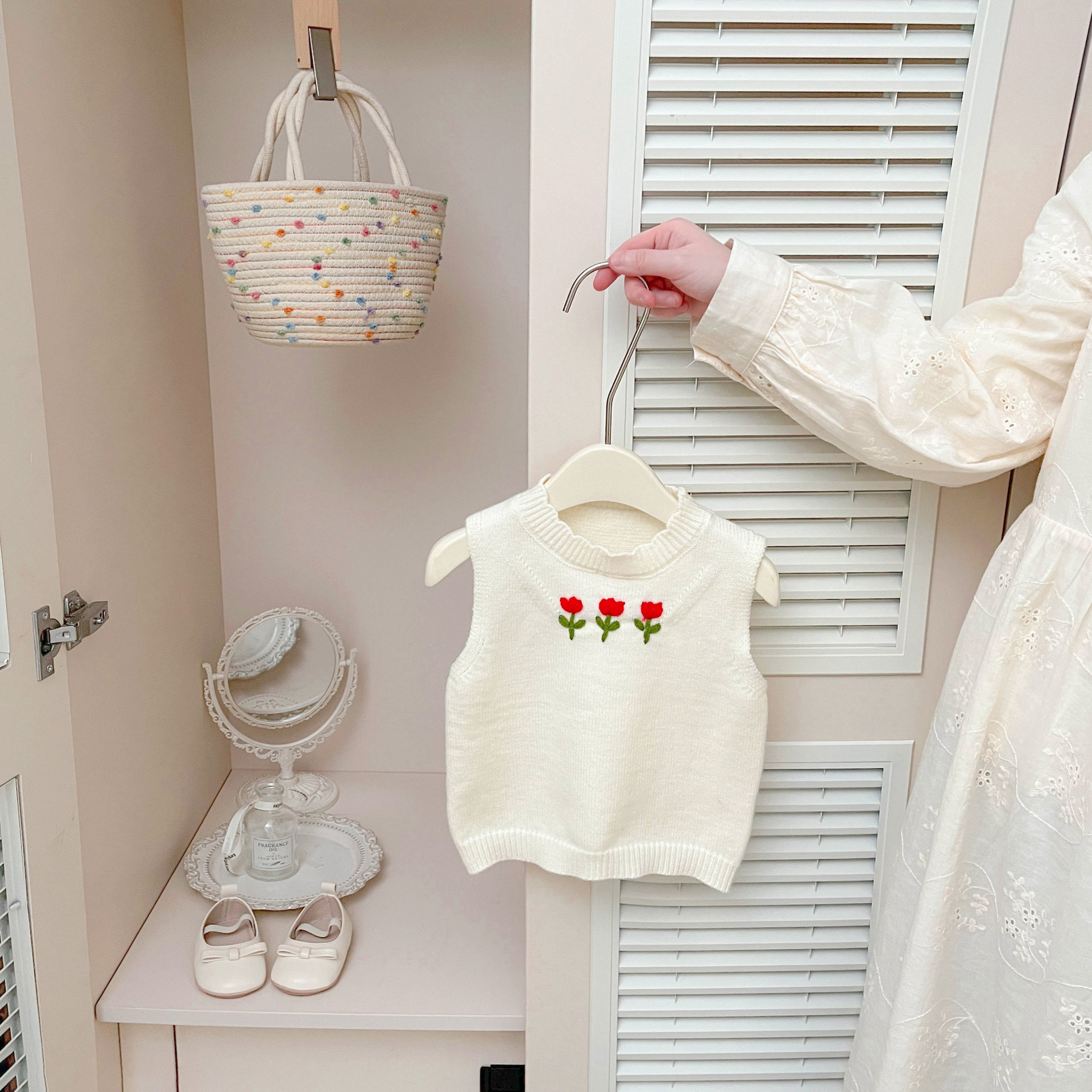 Niñas primavera extranjera chaleco de punto 2026 nuevo otoño bebé coreano plegado chaleco de moda camisa de hombro