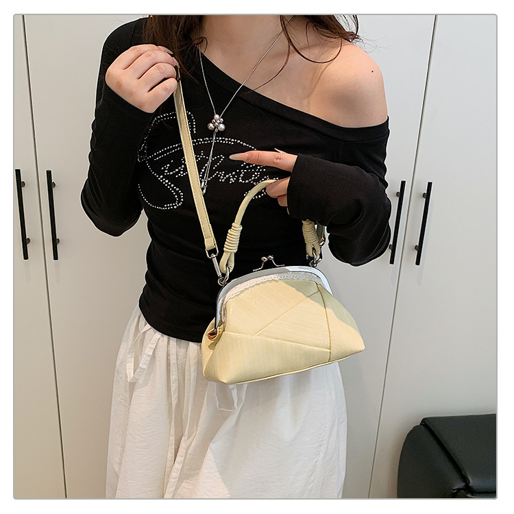 Fashionable and unique flap shell bag 2025 new style, versatile commuter shoulder bag, versatile handbag, stylish crossbody bag undefined