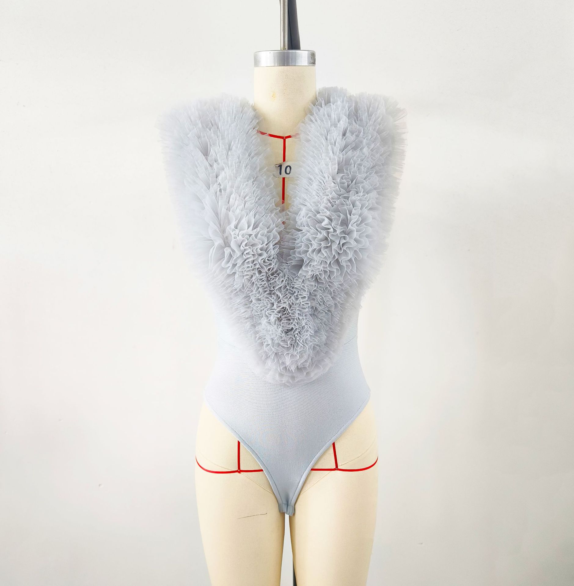 Europa y América Primavera/Verano Maillard Tops ajustados de alta gama Diseño femenino Cuello en v Tops de malla hinchada Estilo de temperamento de mujer image 11