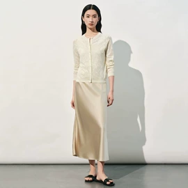 女式针织衫;女式T恤;女式衬衫