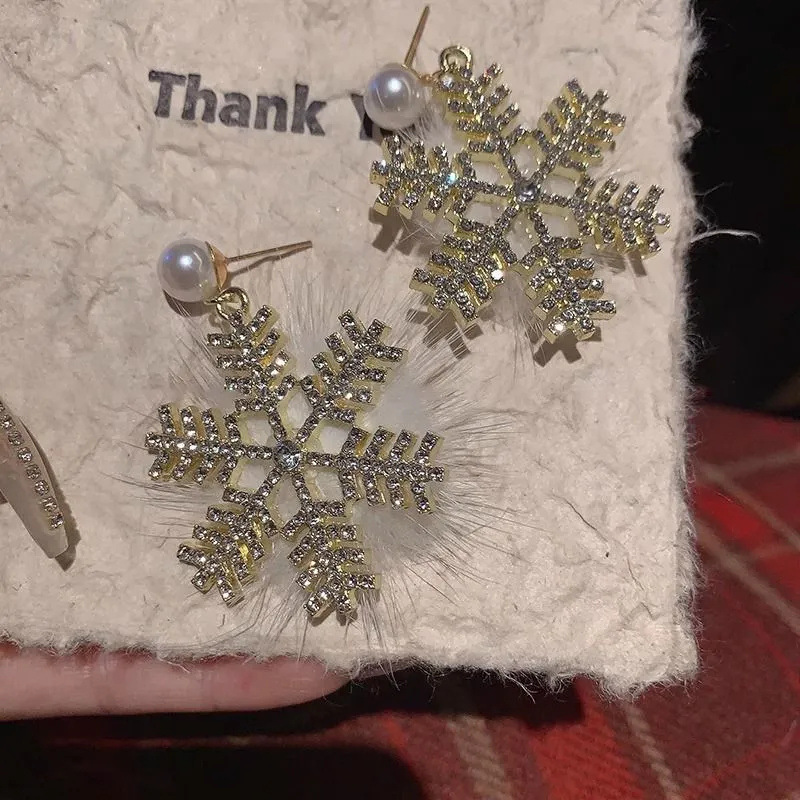Christmas Snowflake Plush Drop Earrings For Women Elegant Style_voghion.com