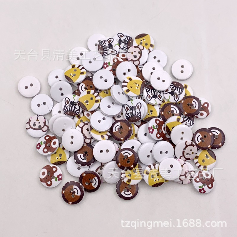 Botones de madera mixtos de animales pintados de fondo blanco de 15mm, accesorios de ropa exquisitos, botones de madera de dibujos animados 100 piezas/paquete