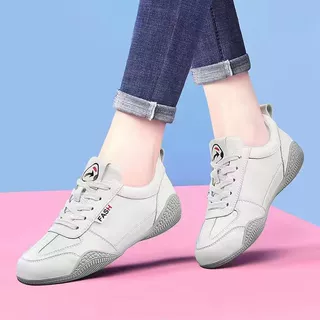 2026小白鞋女鞋皮面运动休闲平底百搭韩版时尚软底轻便单鞋护士鞋