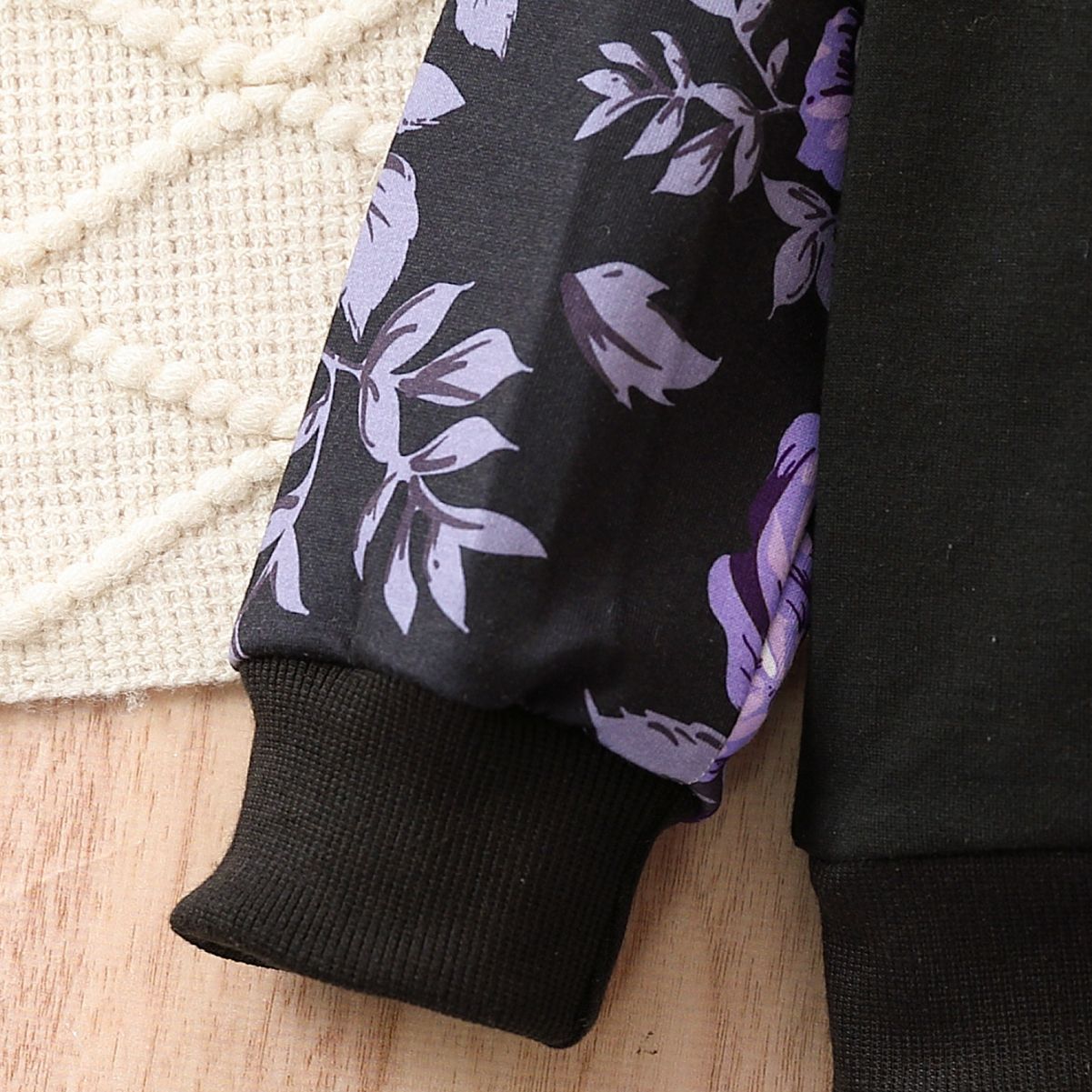 El Comercio exterior al por mayor de las niñas de moda de manga larga suéter de dos piezas conjunto de primavera y otoño de dibujos animados lindo patrón flor pantalones traje