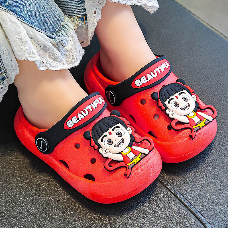 Niños Nezha zapatillas de verano para niños antideslizantes domésticos de dibujos animados para bebés con suela suave para niños pequeños zapatos de agujero de cabeza