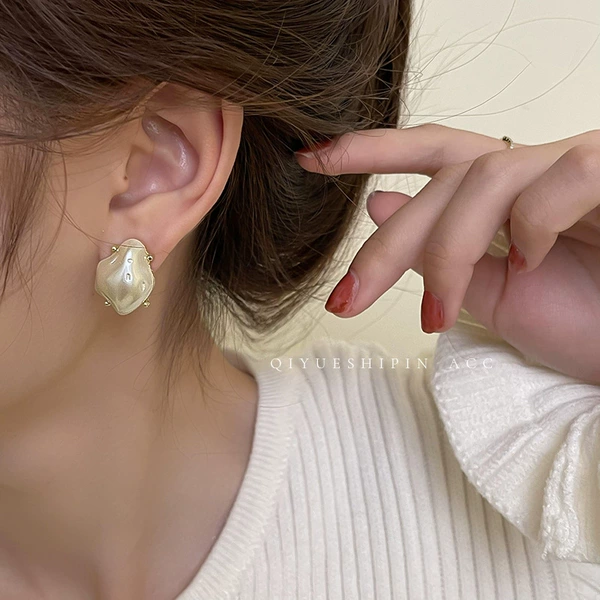 E470 Irregular Pearl