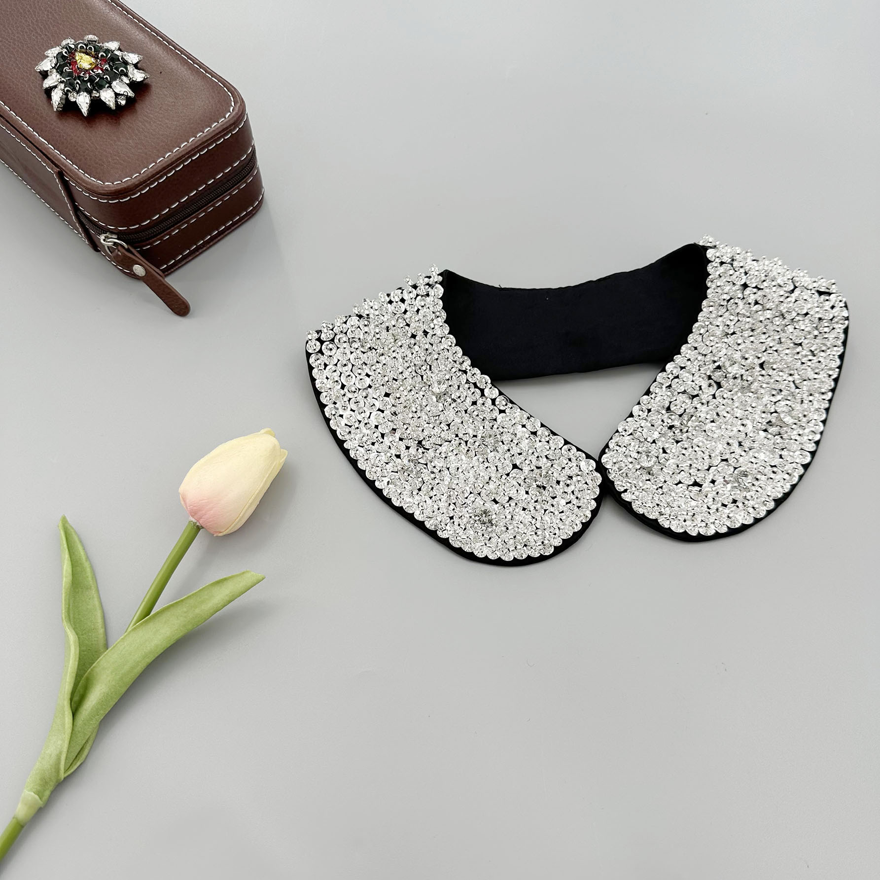 New product launch heavy-duty beading before placing orders to get women's pseudo collars from manufacturers, direct sales of a large number of trendy clothing.