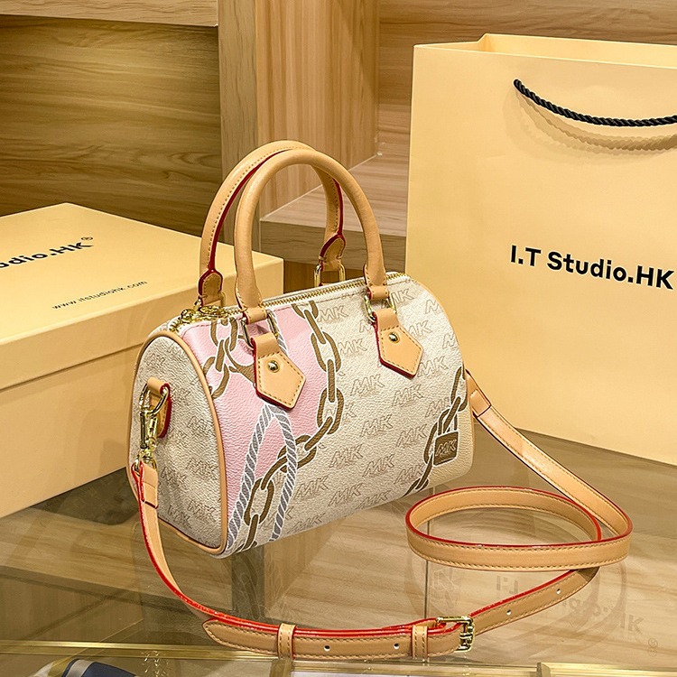 넷 레드 봉투 보스턴 베개 가방 여성의 2024 가을 겨울 새로운 패션 올 매치 가죽 핸드백 여성의 크로스 바디 작은 가방