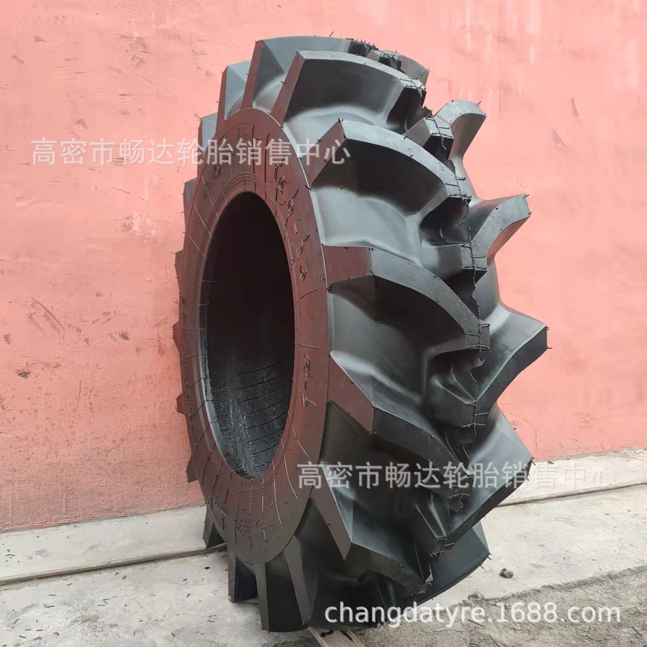 销售14.9-26水旱两用 拖拉机轮胎 人字花纹