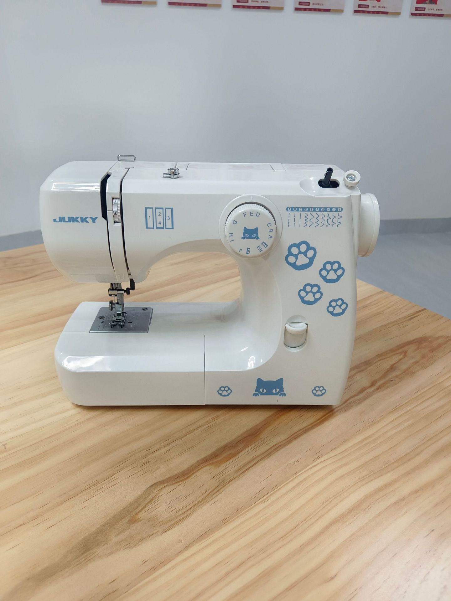 @4ZCOV}3CEEV}A0{BN}K[NN