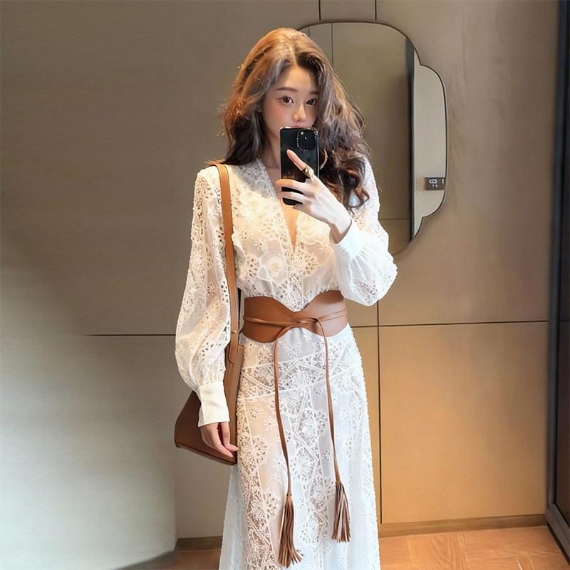 French-Style Elegant White Lace Dress for Women, 2026 Spring Collection, Long-Sleeved, Waist-Cinching, High-End, Stunningly Beautiful Long Dress