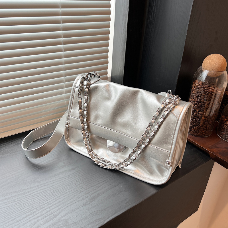 2023 Nieuwe Oil Wax Leather Koreaanse Serie INS Kettinghouder Extra Grote Capaciteit Schouder Crossbody Tas Mode_voghion.com