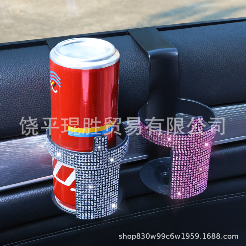 国境を越えてドリルを入れる自動車の車載カップフレームのドアにドリル式カップシートの吹出口カップフレームの棚の窓がついている|undefined