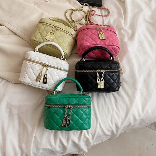 2024 New Water Bucket Bag with Herringbone Pattern, Large Capacity Street Fashion Handheld Makeup Bag, Single Shoulder or Crossbody with Small Chain, Women's Bag