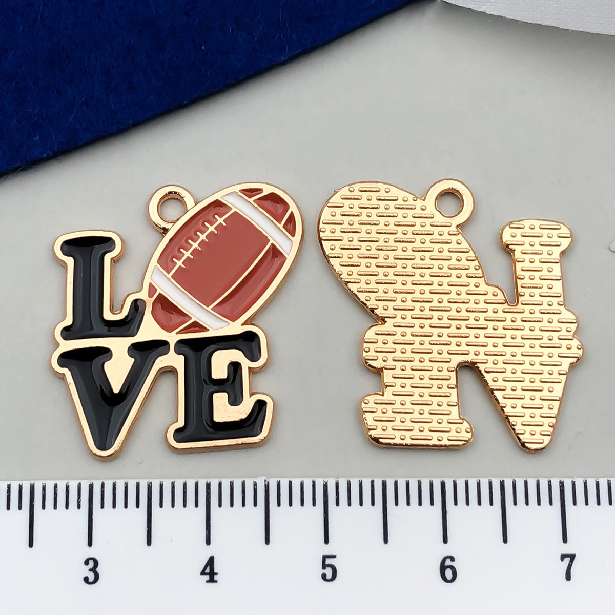 1 black LOVE24x24mm-2.1g-21729