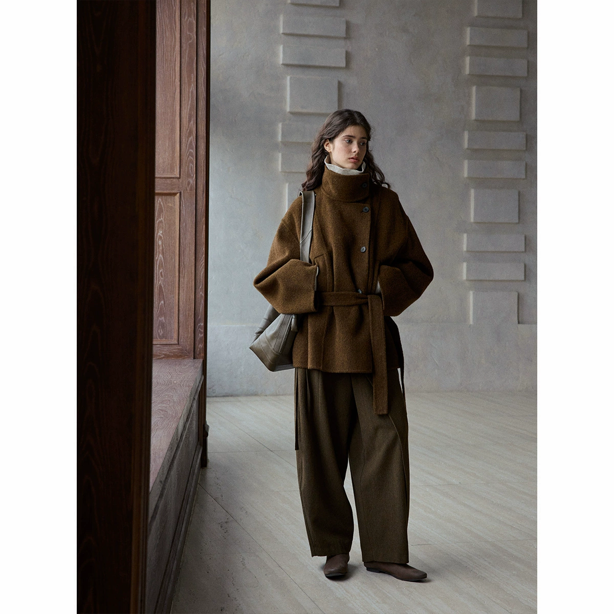 【Shiji】Высококачественная женская куртка из шерсти альпаки с воротником-стойкой, классическая, практичная, короткая, двусторонняя, нейлоновая, ручная работа, M7280