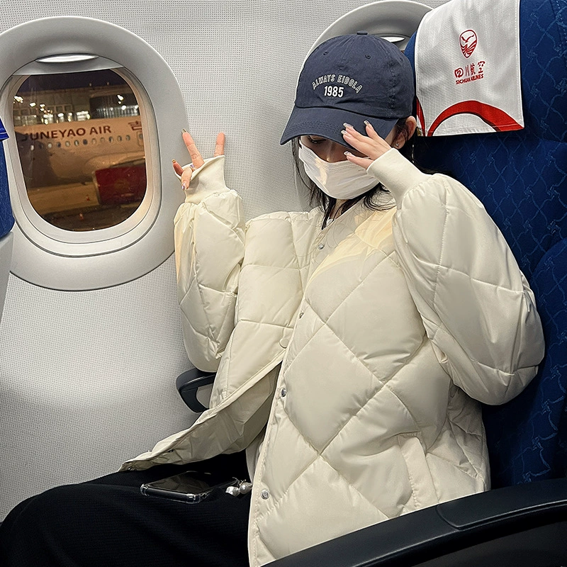 Новая женская куртка из полиэстера и хлопка на осень-зиму 2024, легкое короткое пальто в гонконгском стиле с ромбовидным узором, свободная верхняя одежда.