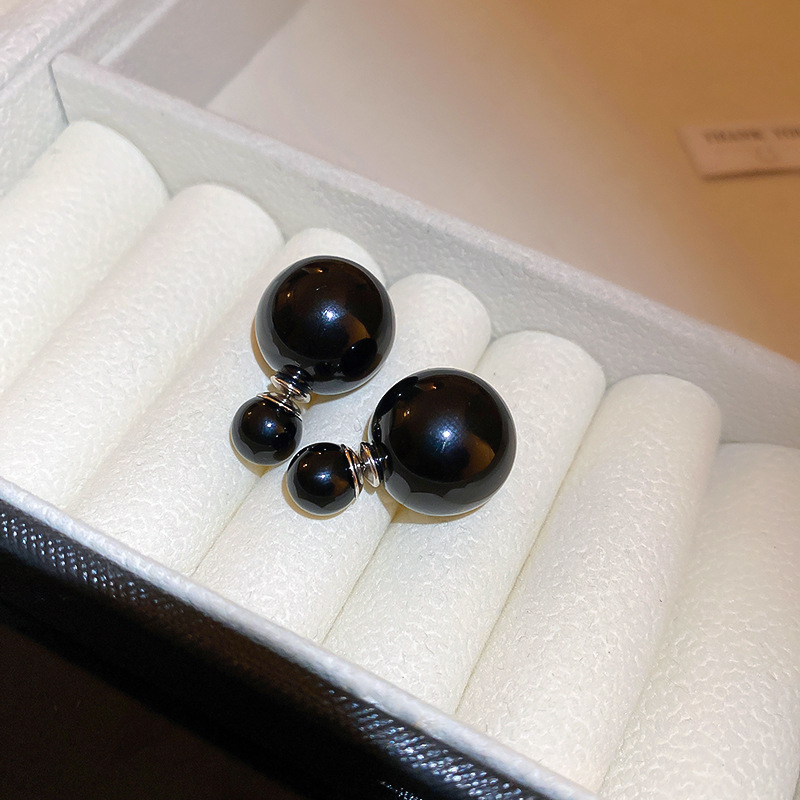 Pendientes de perlas artificiales de mariposa de aguja de plata Pendientes de todo fósforo de nicho retro femenino Pendientes de temperamento de moda Lujo ligero de alta gama