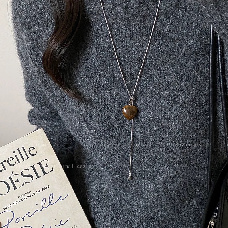 Autumn and Winter Minimalist Cross Heart Pendant Necklace for Women, Long Versatile Simple Casual Sweater Chain