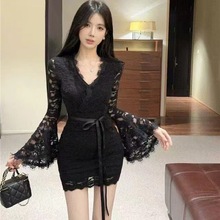 纯欲风性感喇叭袖蕾丝连衣裙女冬季新款绑带设计感修身包臀短裙子