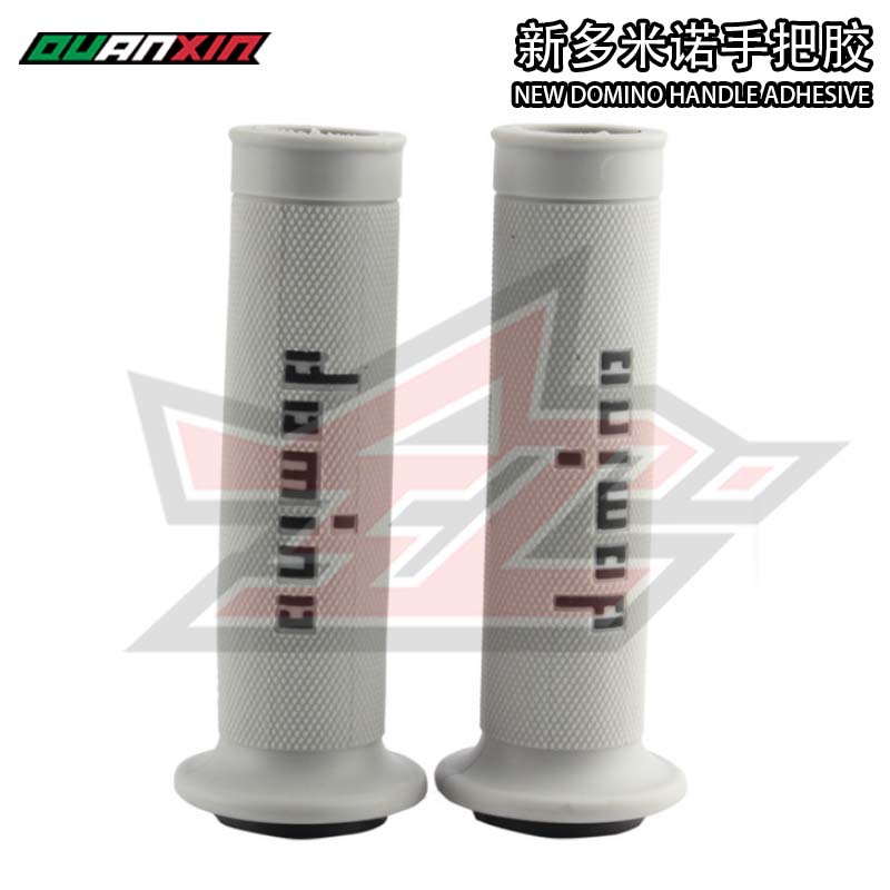 010 회색 배경에 검정색 텍스트