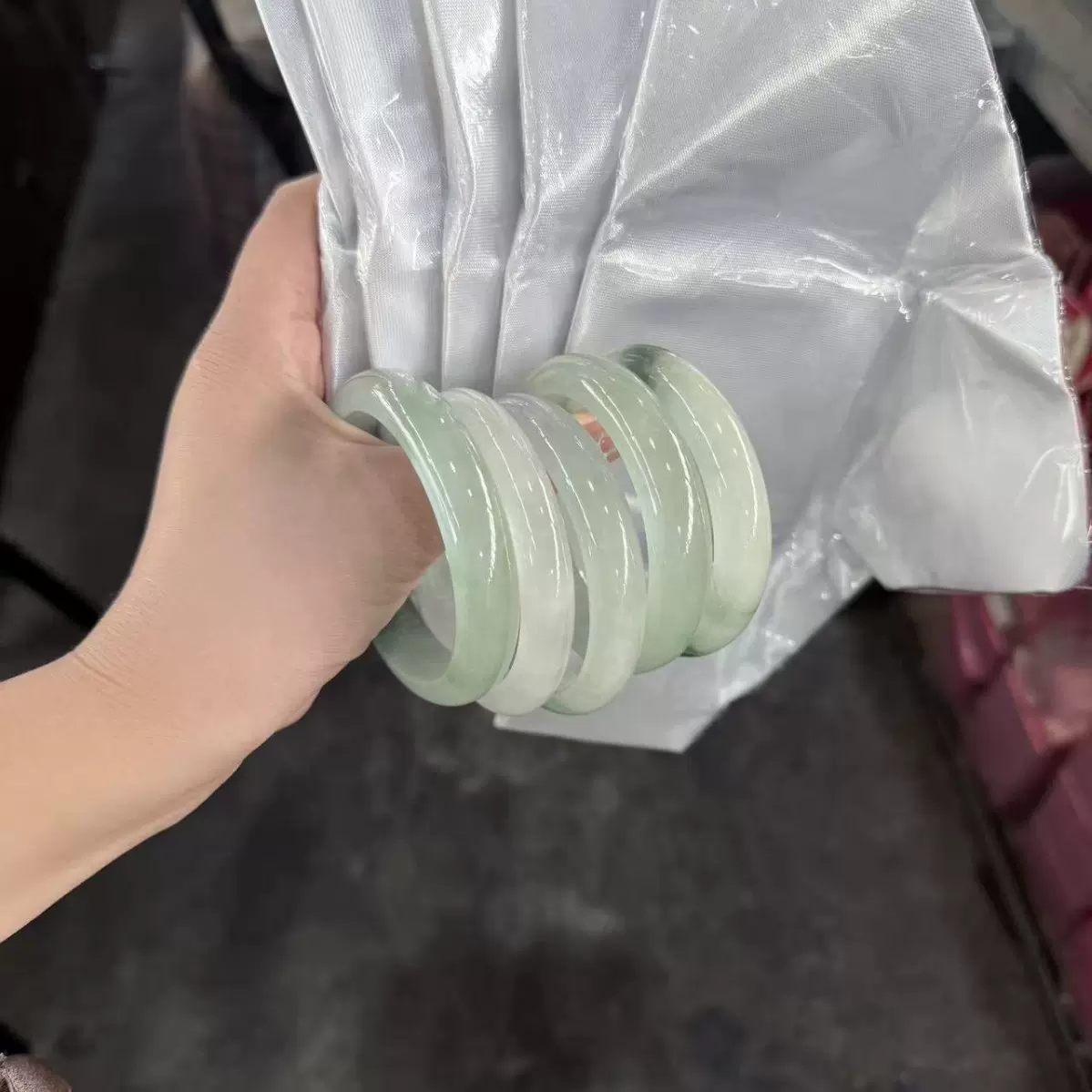 冰糯种玉手镯女款缅甸冰种处理翡翠手镯女款老坑油青飘花玉镯子AB