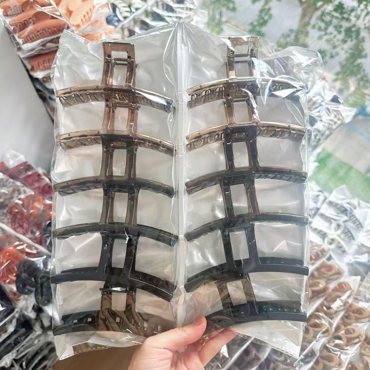 Amazon transfronteriza pintura de goma de gran tamaño clip de pelo espalda Cabeza de tiburón clip de pelo volumen multi horquilla dos yuanes accesorios para el cabello al por mayor
