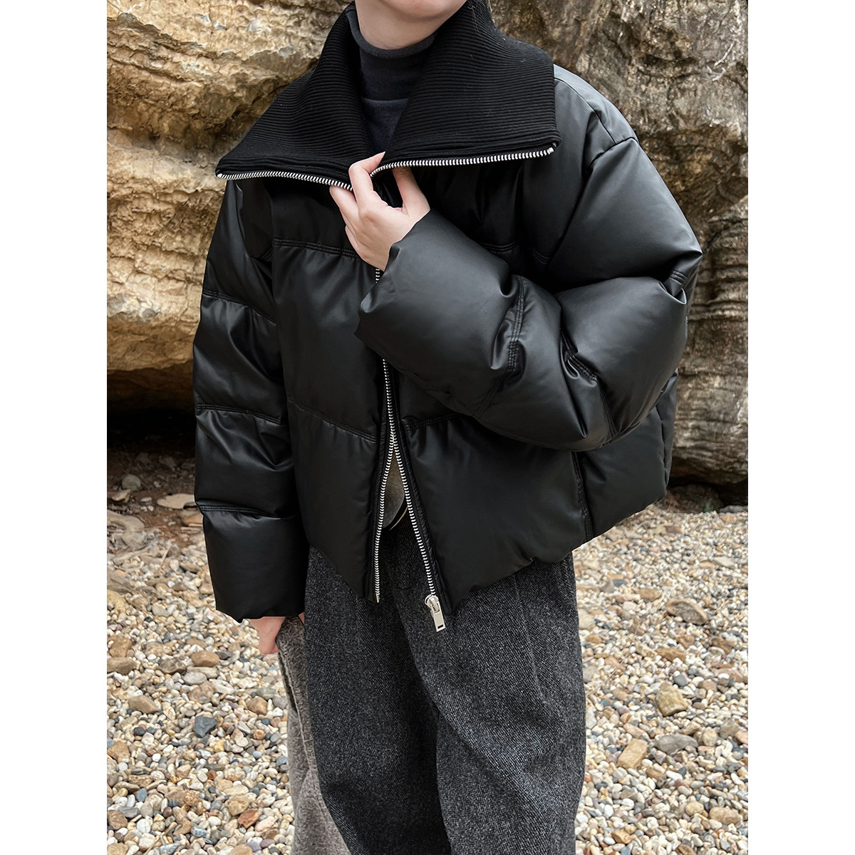 黑标 安心90白鸭绒短款面包服大翻领拼接pu皮羽绒服女冬季新款Y70