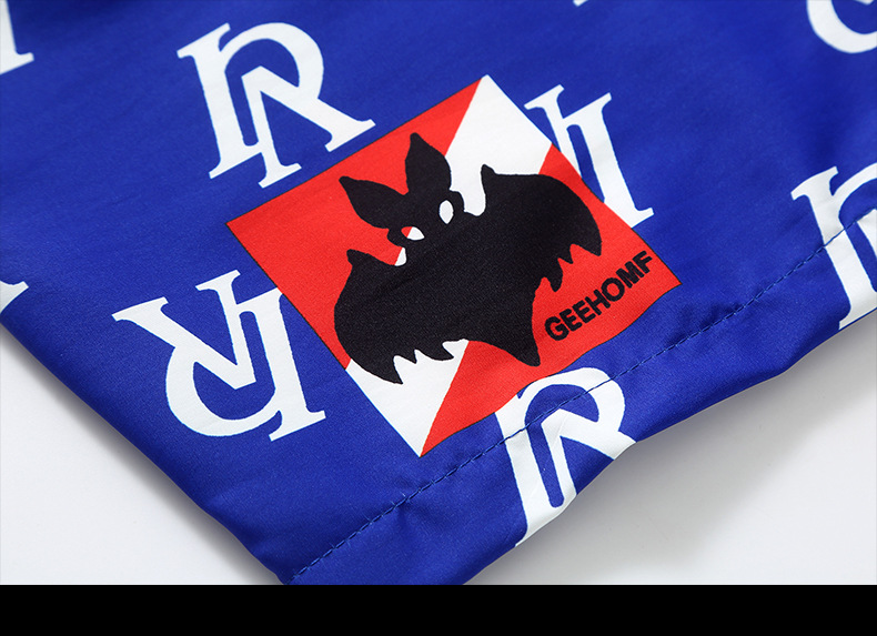 À la mode pour les hommes portent des pantalons de sport décontractés de marque de mode, vêtements de plage, beaux shorts tendance_voghion.com