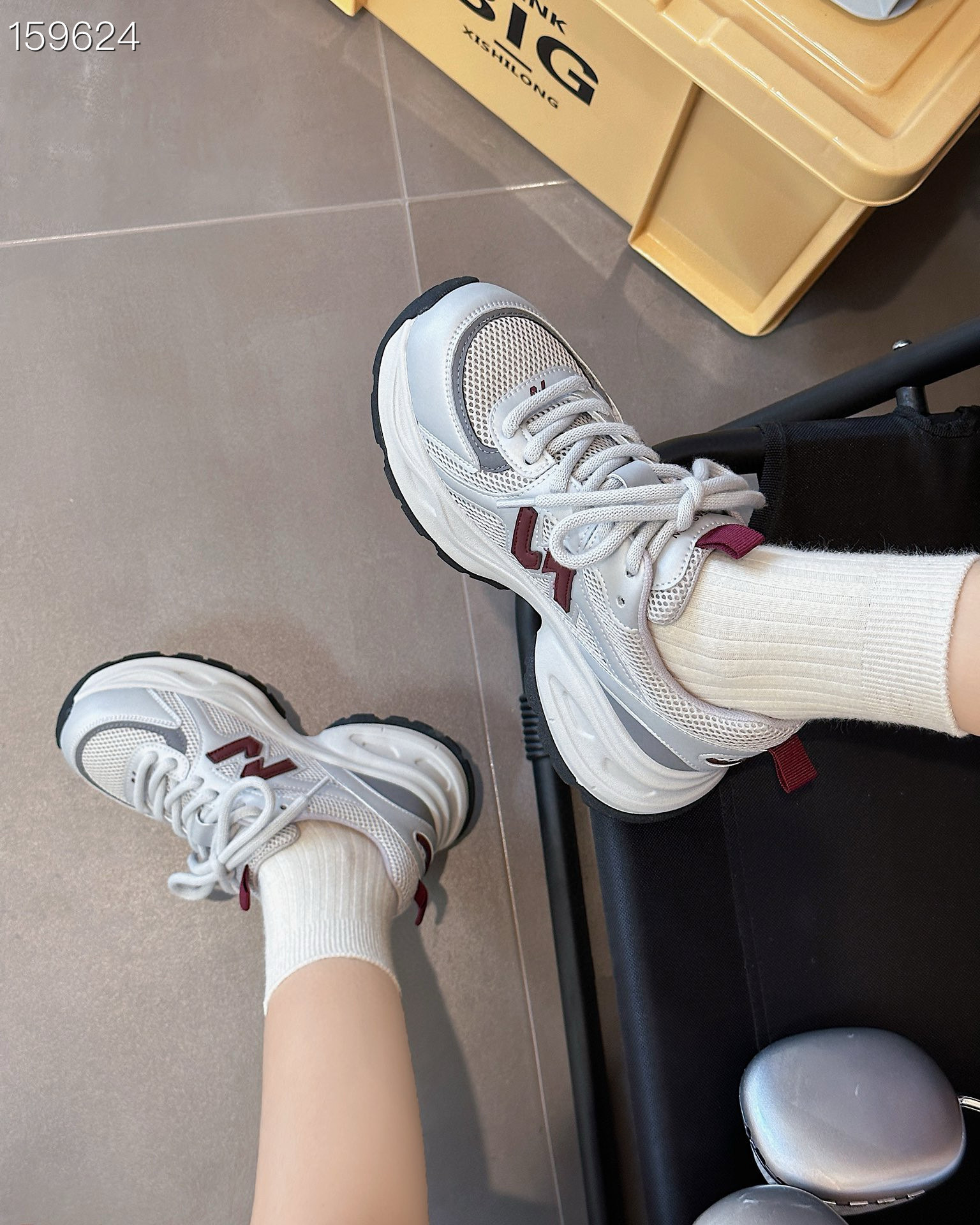 Giày sneaker chunky đế dày nữ lưới phối màu chữ N mùa xuân 2025 — Xám/màu đỏ, Màu be/nâu chi tiết 7