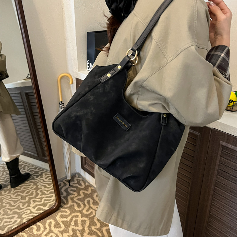 Bolsa de mano de peluche retro de gamuza para mujeres 2025 nueva moda versátil bolso de viaje tote bolso de hombro casual braza