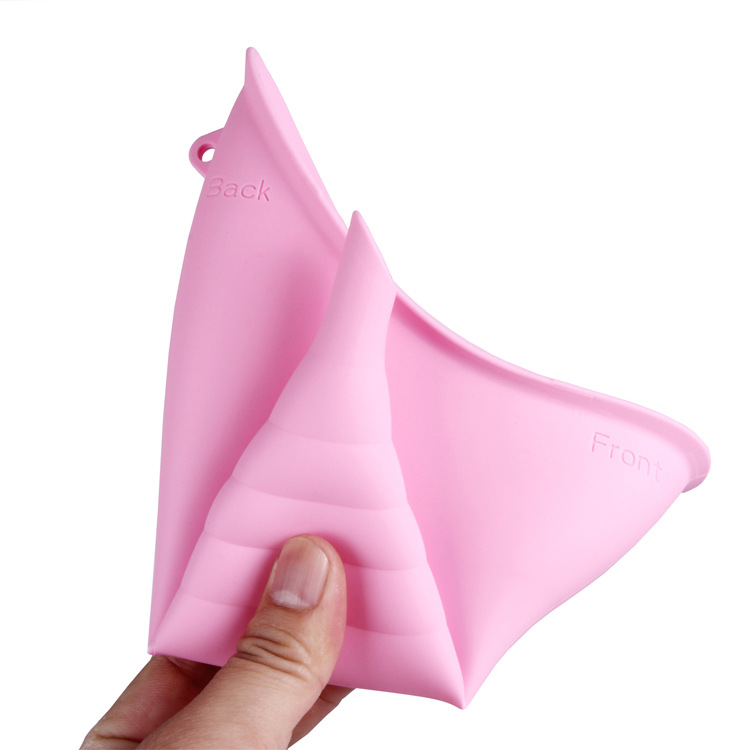 The new silicone urinal for women is a foldable and convenient emergency urination tool for outdoor travel undefined