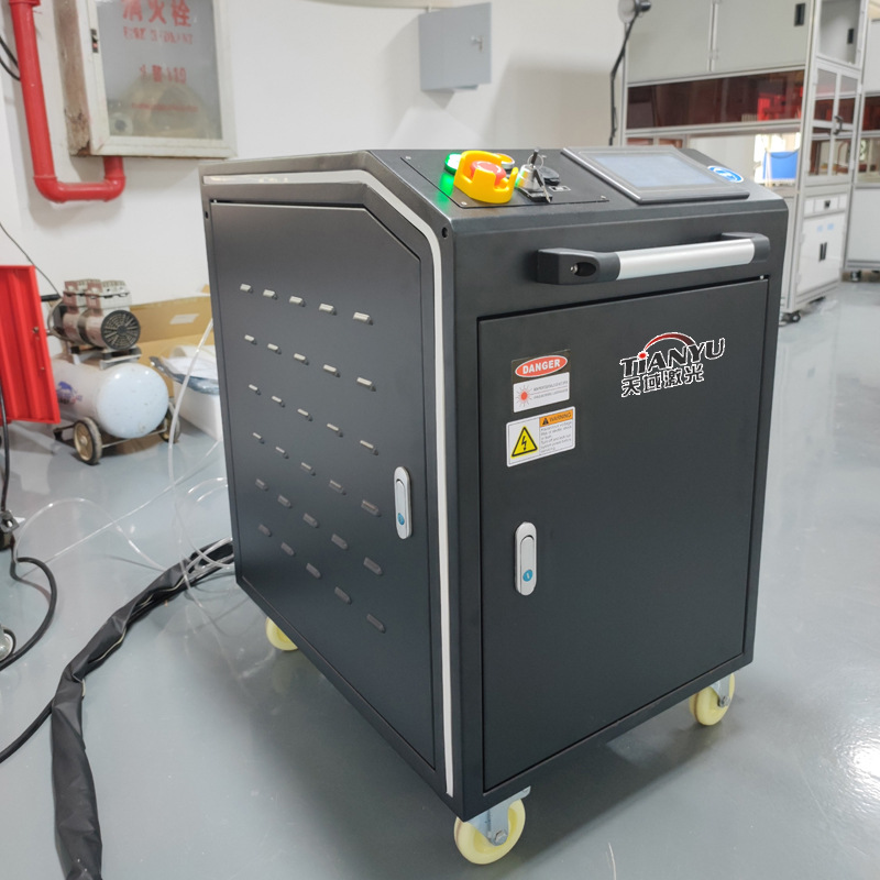 100W手持便携工业激光清洗机表层打磨镀层去除设备翻新