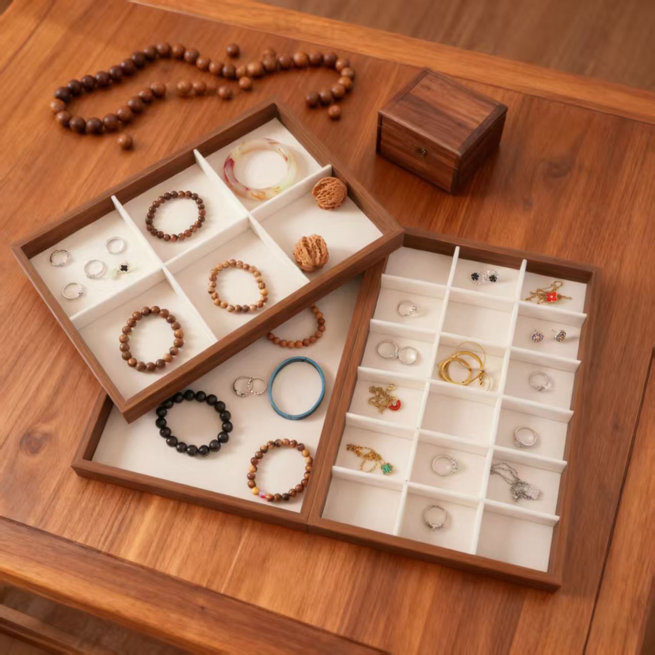 El disco de joyería mira la bandeja del anillo, la pulsera de la bandeja muestra la pulsera de la pulsera, la joyería, la pulsera, la Caja de joyería.