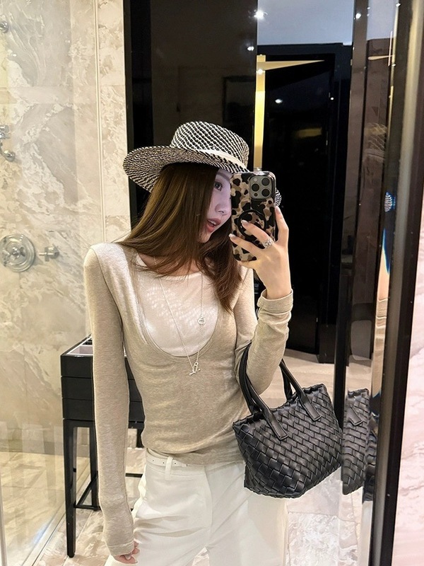 柏林初秋*拼色假两件T恤女秋设计感圆领修身上衣|undefined