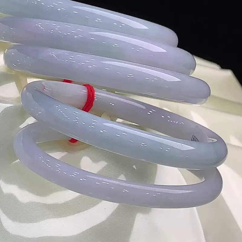 天然缅甸翡翠A货色泽鲜艳无裂缝 清爽带色翡翠手镯翡翠手饰批发