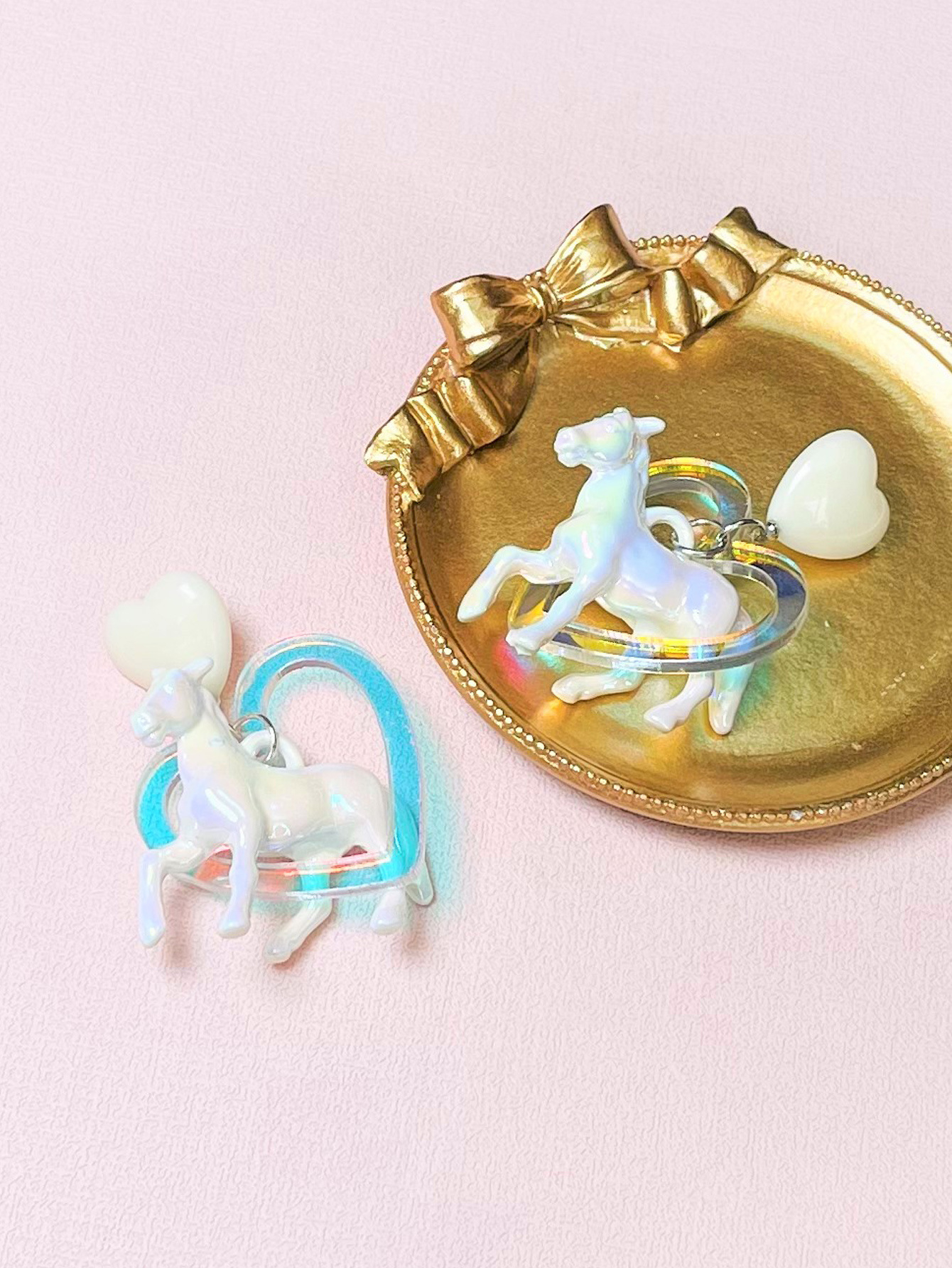 1 Pair Retro Heart Shape Horse Arylic Drop Earrings display picture 2