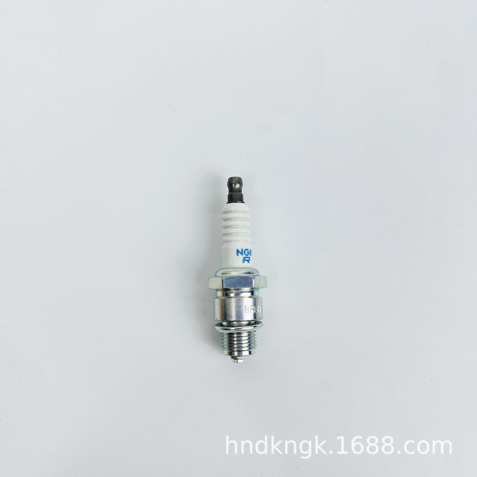Ngk【7204】Spark Plug Br8Hs-10 Suitable for Two-Stroke Outboard Motors for Suzuki, Tohatsu, Yamaha